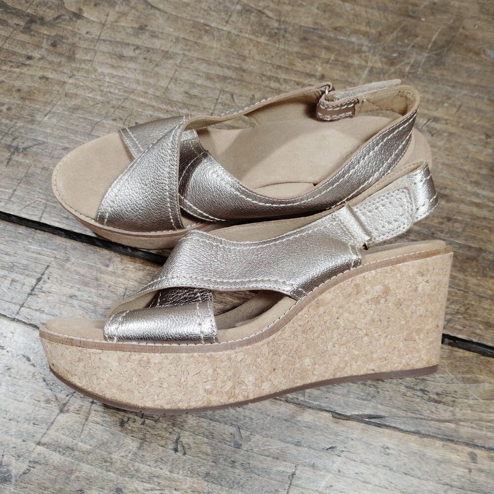 Clarks Artisan 9M Sandals Aisley Tulip Leather Platform Slingback Gold Metallic